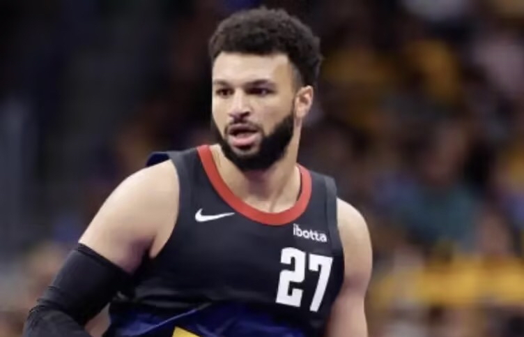 九游- 穆雷在G2比赛中表现优异，刷新纪录引发热议！赛场气氛高涨