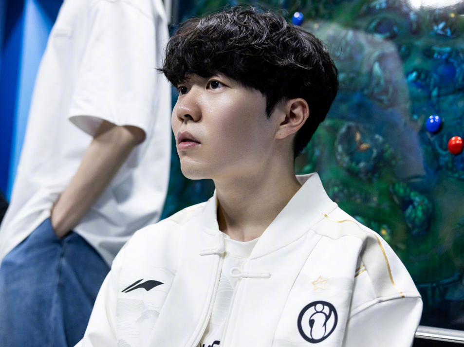 九游体育-Rookie回归赛场，惊险取胜首场状态亮眼，G2观众沸腾！的简单介绍